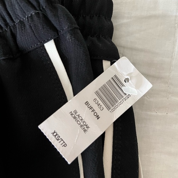 Aritzia Wilfred Buffon Pant - Black with Stripe - Picture 4 of 4
